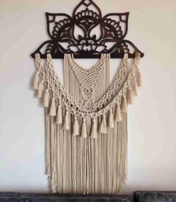 Tapiz decorativo con técnica de tejido en Macramé