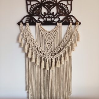 Tapiz decorativo con técnica de tejido en Macramé