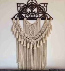 Tapiz decorativo con técnica de tejido en Macramé